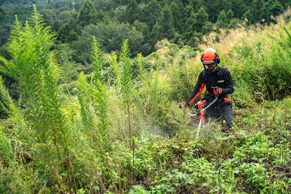 Rychlá a kvalitní oprava křovinořezů a vyžínačů Zajišťujeme profesionální opravy a servis křovinořezů a vyžínačů