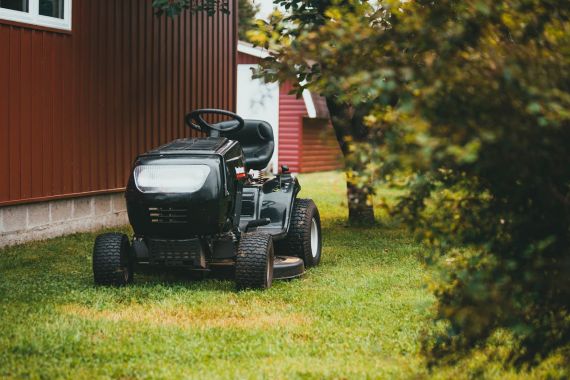 Profesionální opravy zahradní techniky pro její dlouhodobý výkon Nechte své zahradní stroje opravit profesionály – rychle a efektivně