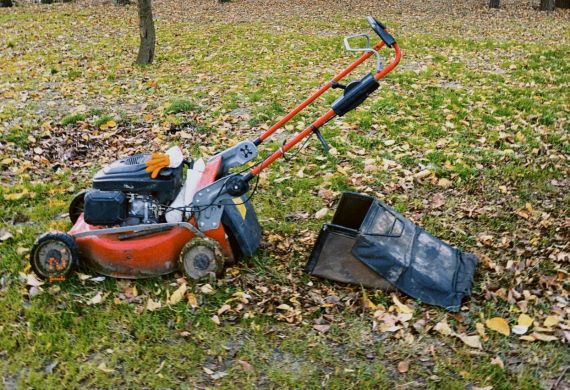 Posezónní údržba sekaček a další zahradní techniky Připravte svou zahradní techniku na skladování
