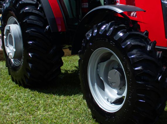 Kompletní pneuservis pro váš zahradní traktor Udržujte pneumatiky svého zahradního traktoru v top stavu
